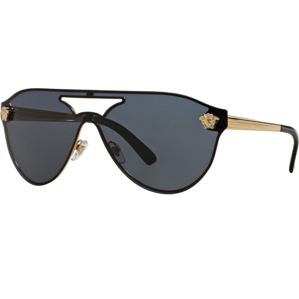 New Versace black and gold GORGEOUS sunglasses. With case and box, came in